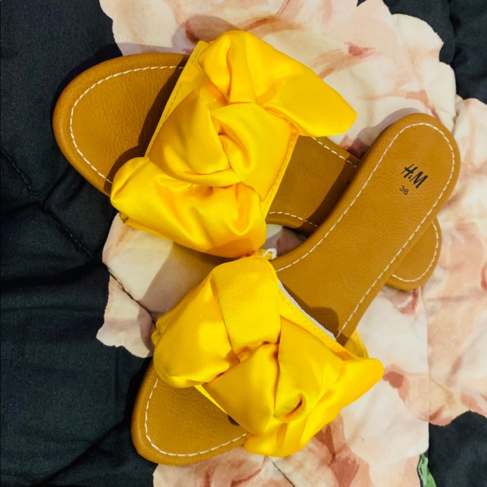 HM sandals